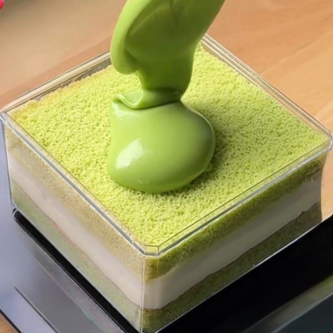 Matcha Withe Chocolate Mousse Cake.